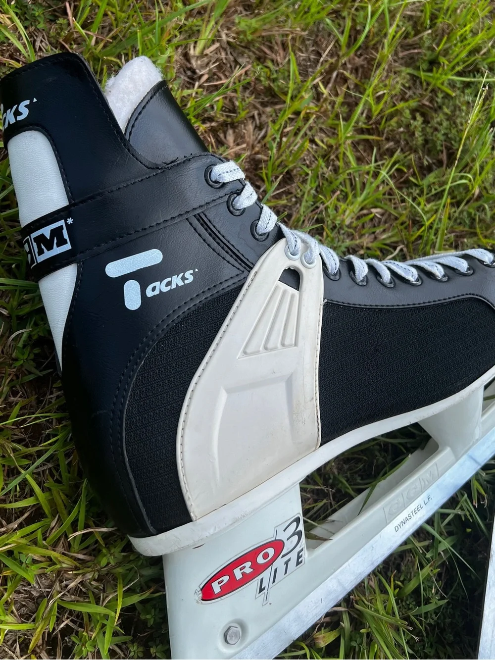 CLEAN Vintage CCM size 11 Mens Tacks 152 Ice Skate Boots